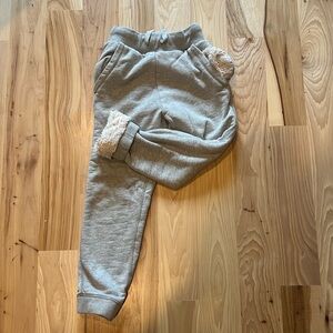 Gap kids M (8) Sherpa lined grey sweatpants.